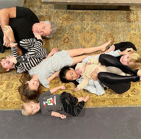 Как это возможно: Алек и Хилария Болдуин стали родителями в шестой раз через полгода после рождения пятого ребенка Дети,Дети знаменитостей