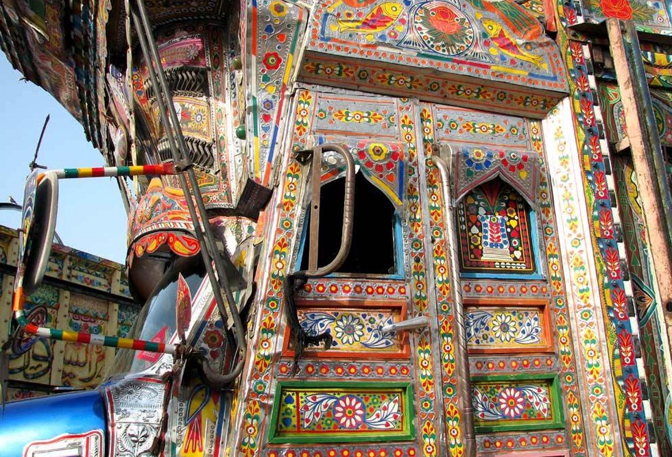 Пакистанские грузовики: шедевры на колесах Пакистанские грузовики: шедевры на колесах Тюнинг