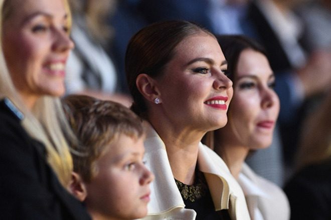 Интернет-пользователи поразились сходством сына Кабаевой и президента России Интернет-пользователи поразились сходством сына Кабаевой и президента России