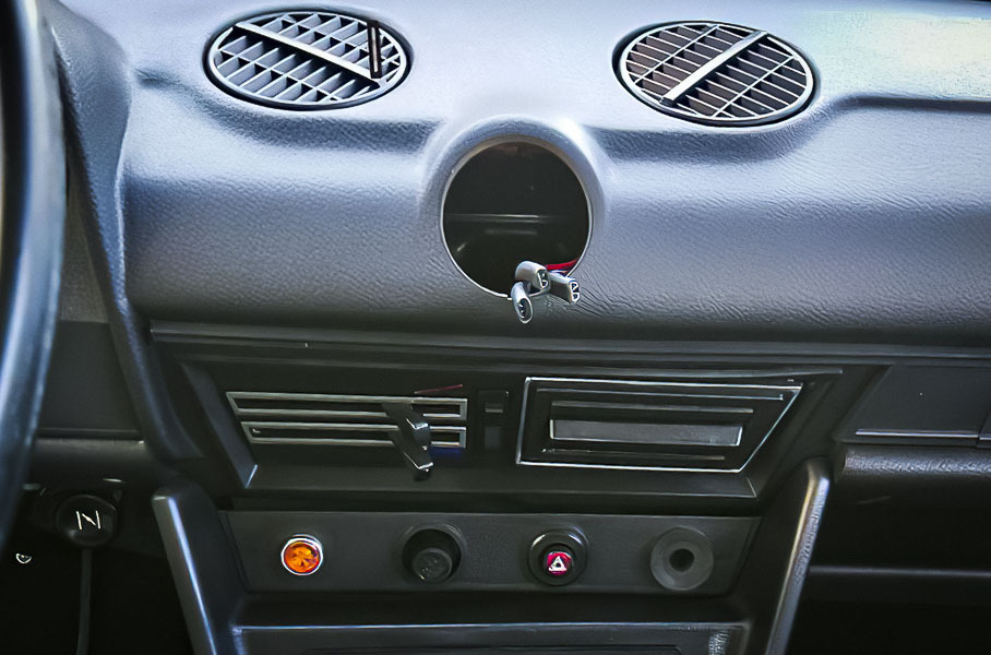 В России продают 26-летнюю «Шестерку» с заводскими пломбами по цене нового BMW X3 В России продают 26-летнюю «Шестерку» с заводскими пломбами по цене нового BMW X3 Новости