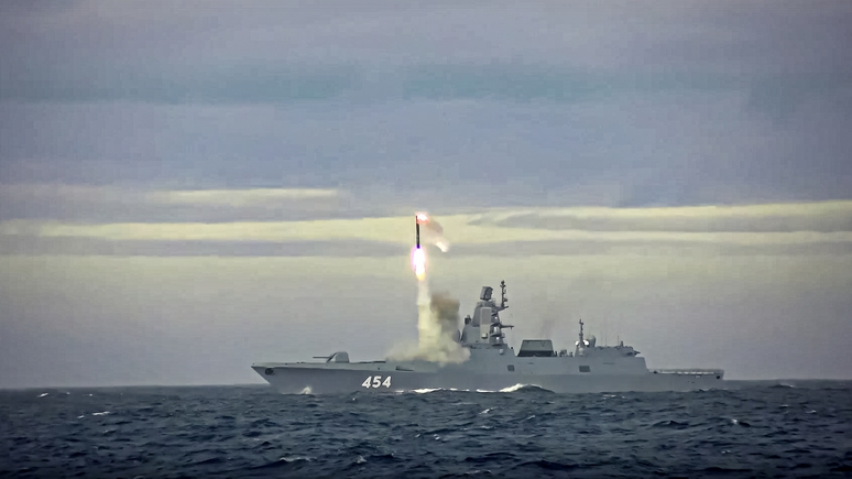 Глава ВМС Германии: российский флот выйдет из украинского кризиса укрепившимся