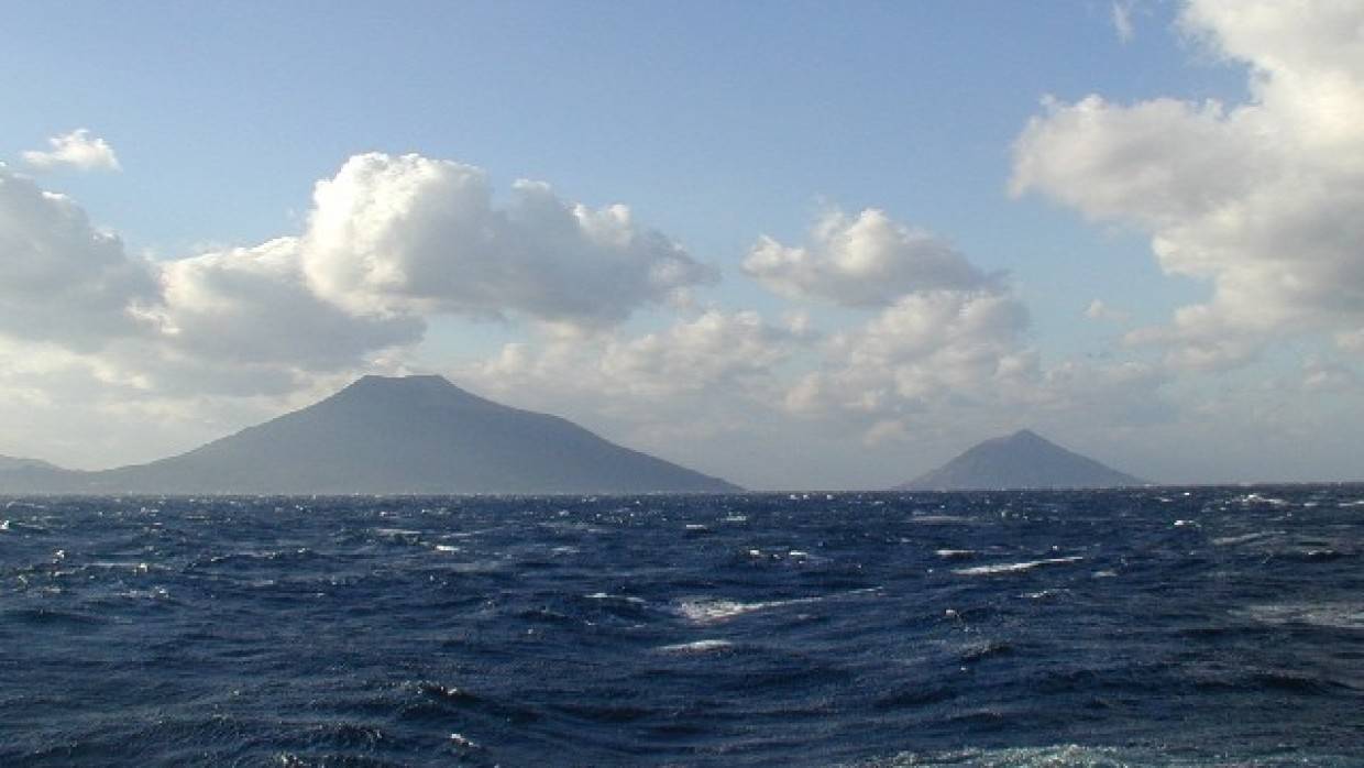 Капитан севшего на мель у берегов Приморья контейнеровоза сообщил об угрозе для экипажа