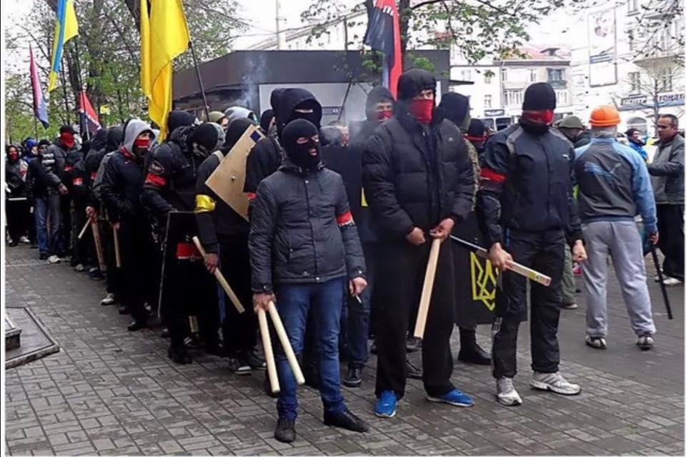 Нацисты радуются: «орлы Луценко» задержали гражданских активистов, защитивших шествие 9 мая в Днепропетровске