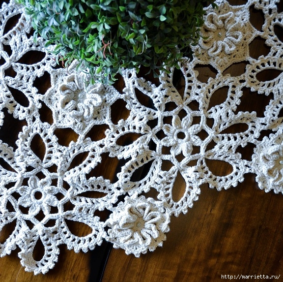 Салфетка крючком с объёмными мотивами Салфетка крючком с объёмными мотивами вязание крючком, своими руками