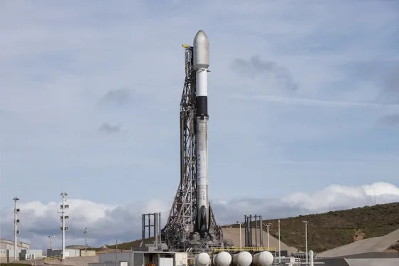 SpaceX успешно запустила очередной пакет из 24 спутников Starlink на низкую околоземную орбиту с базы Ванденберг