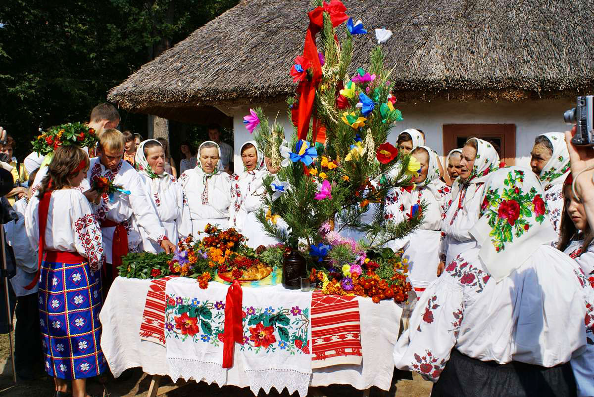 Фото на украинском. Украинская свадьба. Украинские традиции. Украинские Свадебные обряды. Традиционная украинская свадьба.