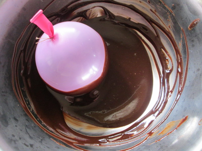 Десерт «Шоколадные чашечки» с нежными кремовыми начинками