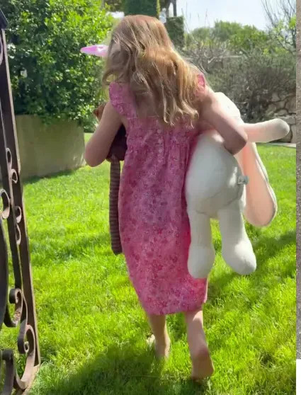 Меган Маркл показала новое видео с детьми от принца Гарри в честь католической Пасхи Меган, видео, МарклКадр, Маркл, Гарри, принца, честь, Лилибет, прямом, родился, супругов, через, людей, миллионы, наблюдали, эфире, Виндзорском, которой, замке, Вскоре