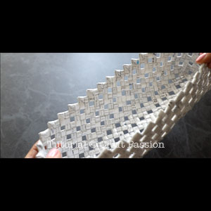 Плетем корзинку из газет и трубочек для коктейля сделай сам