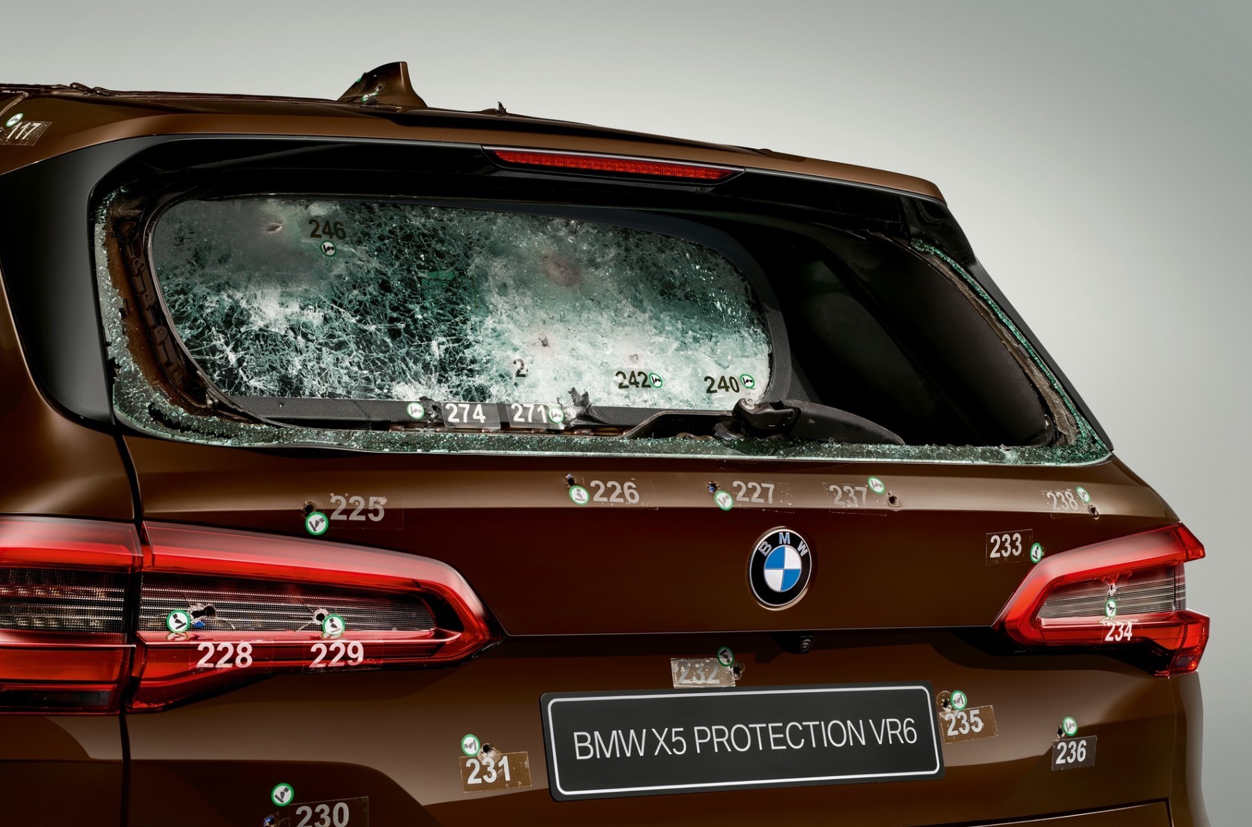 Посмотрите, как выглядит бронированный BMW X5 после обстрела bmw,Марки и модели