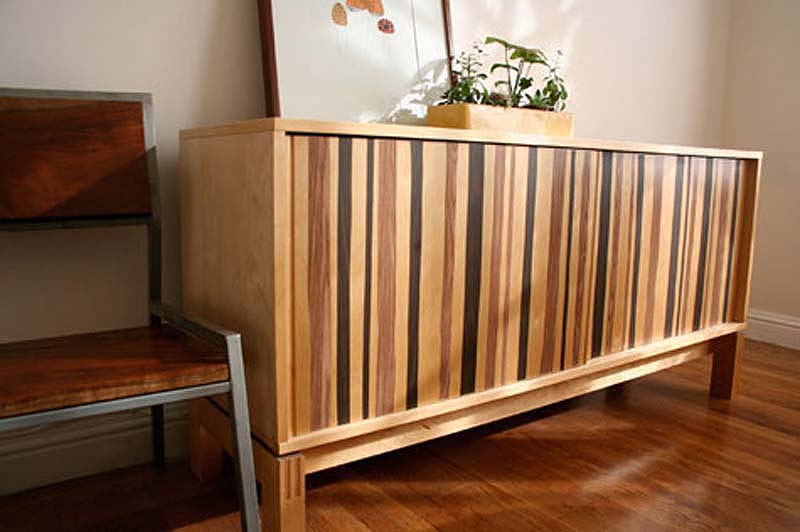 старая мебель самоклеющейся пленкой. старая мебель самоклеющейся пленкой. старая мебель самоклеющейся пленкой. старый шкаф обклеить самоклейкой. декорирование старой стенки.