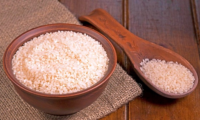 Белый шлифованный рис можно полжизни хранить. /Фото: vsvoemdome.ru