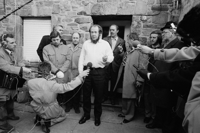 Почему русские эмигранты считали Солженицына вымышленным лицом