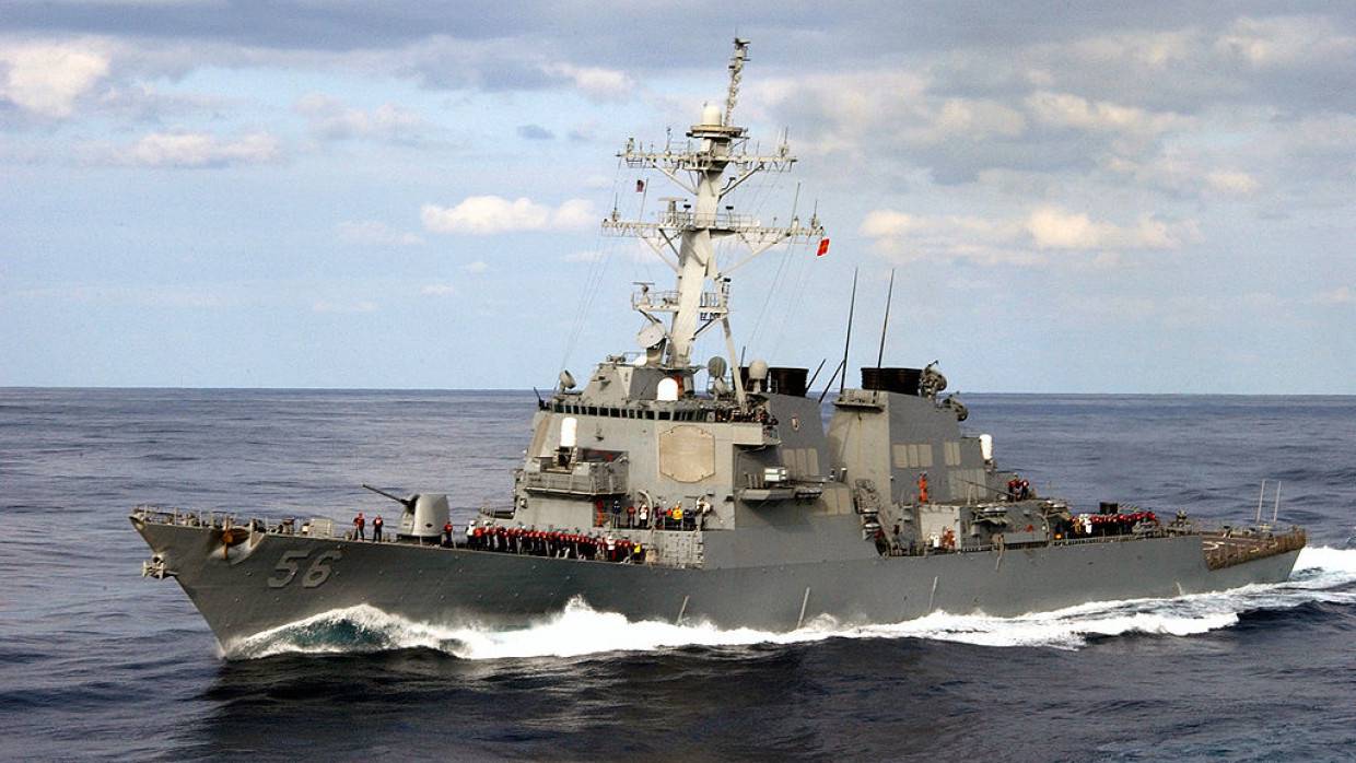 Контр-адмирал Хмыров назвал выходку эсминца ВМС США в Японском море провокацией
