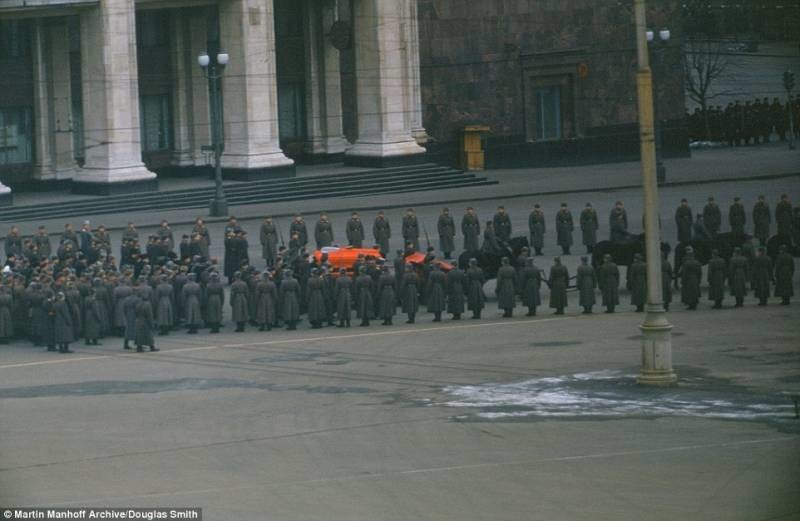 Похоронная процессия на площади в Москве. СССР, история, факты, фото