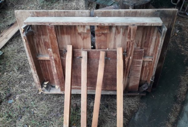 Что можно сделать из старого стола. Советуем его посмотреть!