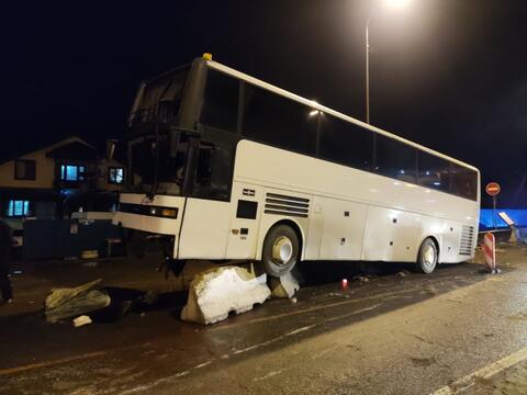 На Кубани рейсовый автобус с пассажирами встал на дыбы
