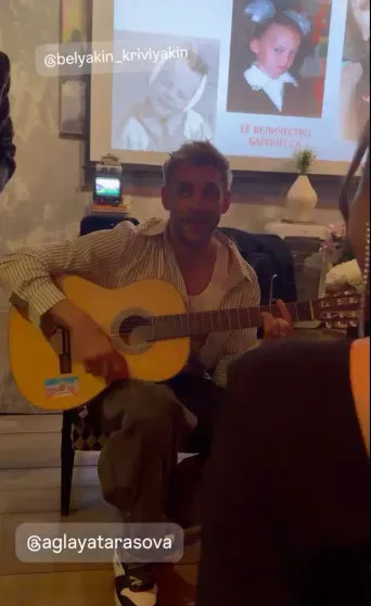 Мать в образе священника и трендовый торт: как Аглая Тарасова отметила день рождения с Ксенией Раппопорт, Юрием Колокольниковым, сестрой Софией и Антоном Филипенко Раппопорт, Ксения, Белякин, Аглая, София, Тарасовой, Тарасова, друзьями, Колокольников, Колокольникова, родила, рождения, актёр, ТарасоваДмитрий, отношениях, актрисы, Чайкина, Филипенко, Анастасия, вместе