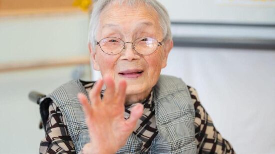 Перенесла ковид и читает газеты: 114-летняя японка Хироясу раскрыла привычки долгожителя