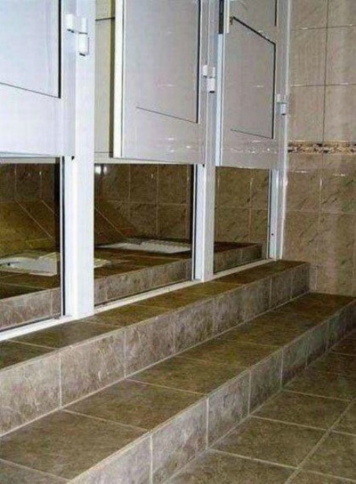 17 странных туалетных комнат, которые невозможно забыть, однако туда не захочется возвращаться 17 странных туалетных комнат, которые невозможно забыть, однако туда не захочется возвращаться дизайн