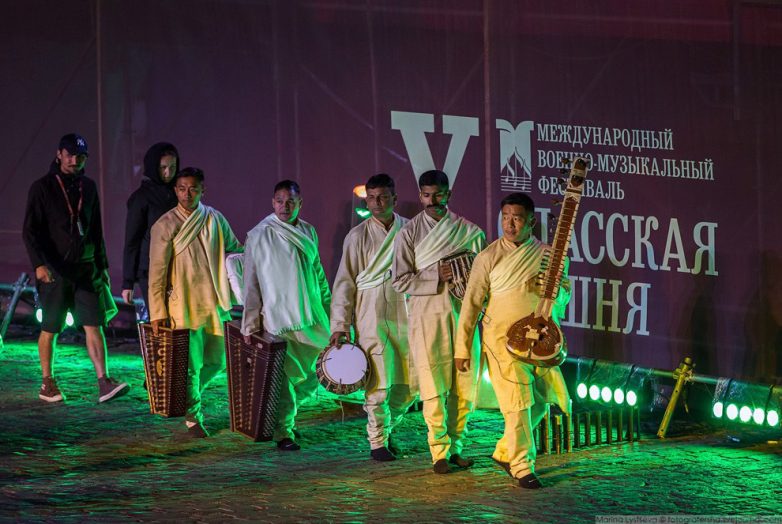 Все флаги в гости к нам! &quot;Спасская башня&quot;-2017- весь мир на Красной площади