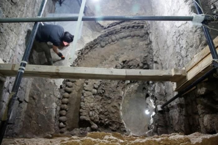 В Мехико найдена пирамида из черепов