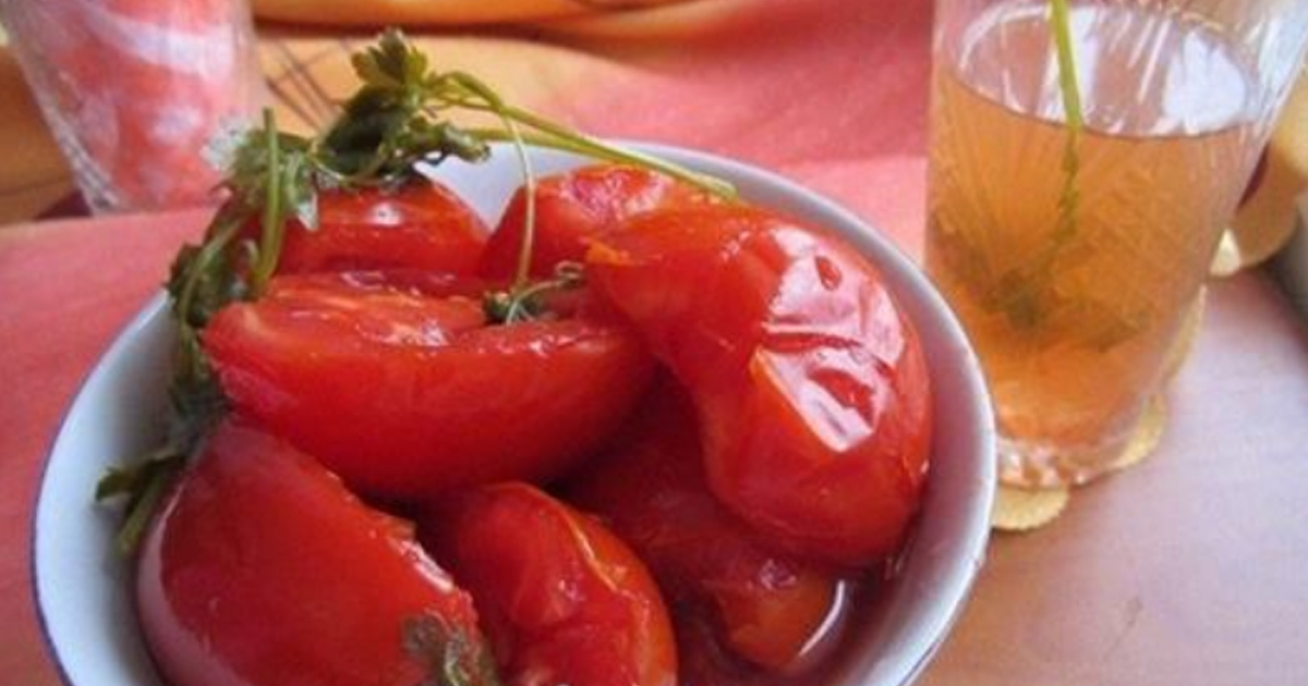 Невероятно вкусные помидоры дольками на зиму: а рассол, вообще, как нектар!