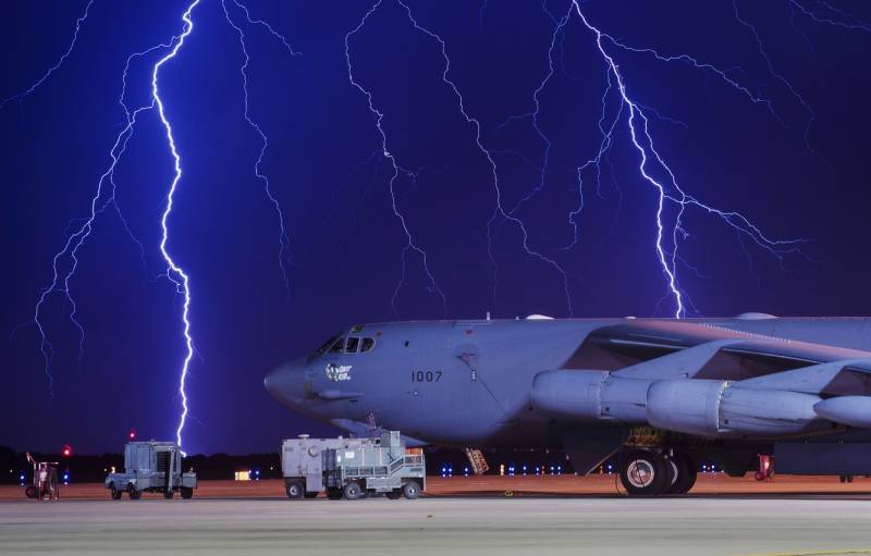 Неизвестные детали учений звена B-52H в 25 км от северных рубежей Крыма. Достигло ли командование ВВС США желаемого результата?