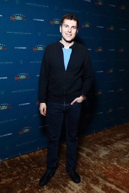 Влад Соколовский с девушкой Ангелиной, Ирина Апексимова с дочерью Дарьей Авратинской и другие на премьере в Москве Кино,Кино