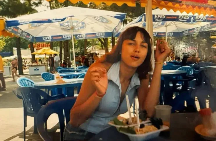 Мода нулевых и советский интерьер: Ирина Шейк поделилась своими подростковыми фото из России ШейкИрина, Ирина, сестройИрина, Челябинской, сестрой, начала, городе, Еманжелинске, Vogue, БразилияИрина, D&039AlbaИрина, ШейкШейк, живёт, НьюЙорке, вместе, восьмилетней, дочерью, которую, родила, BazaarИрина