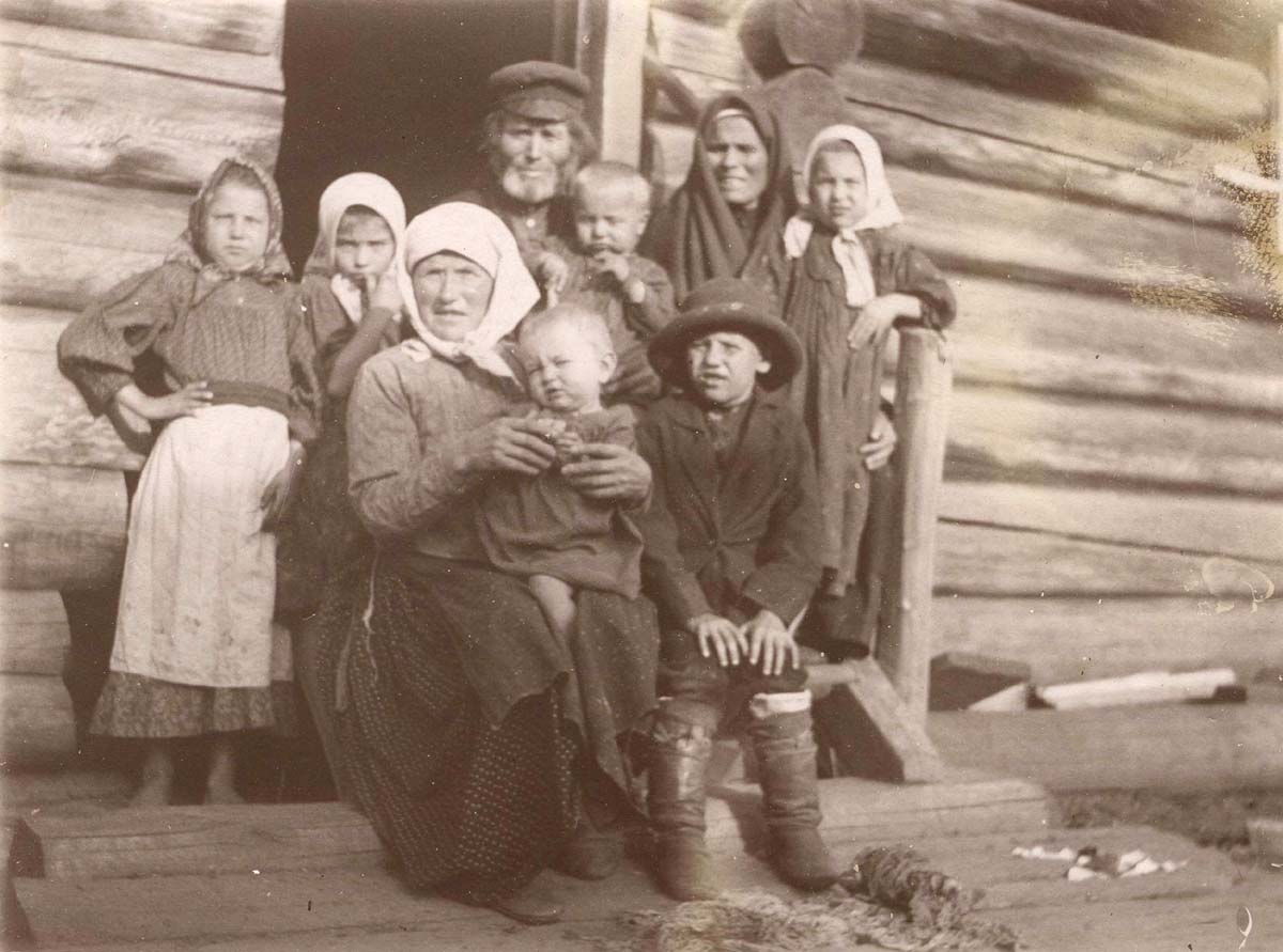 Старые фотографии деревенских жителей