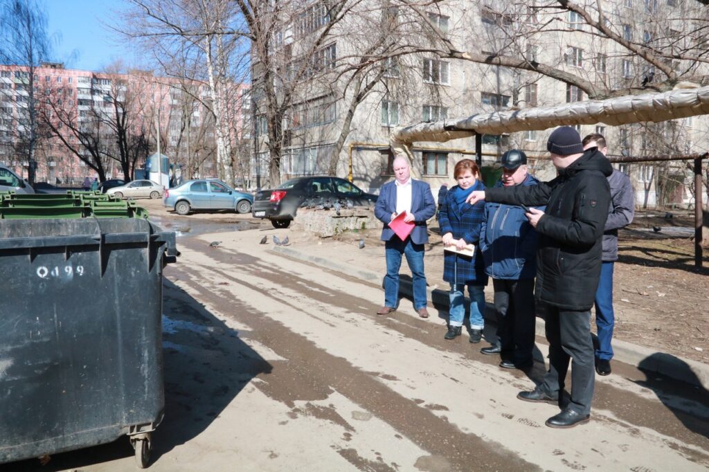 Елена Сорокина провела объезд территорий и оценила уборку мусора в Рязани