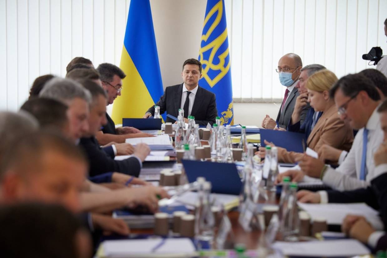 Журналист Бабич: «Военная риторика помогает Киеву держать украинцев в подчинении»