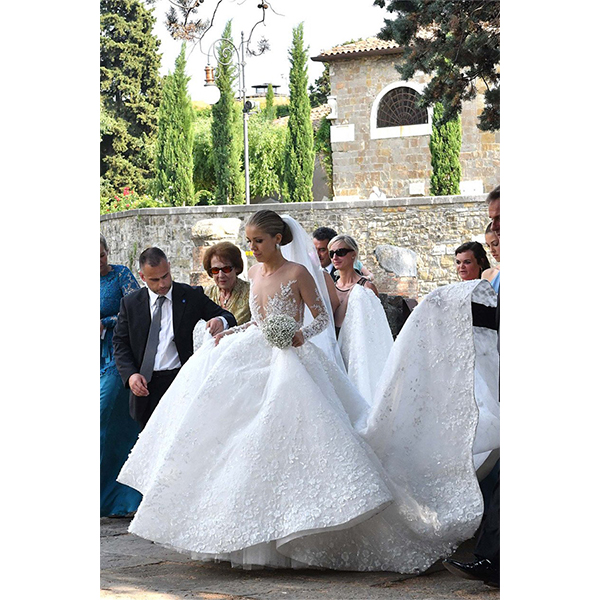Wedding 3 Невеста надела платье, <br> расшитое 500 тыс. кристаллов Swarovski