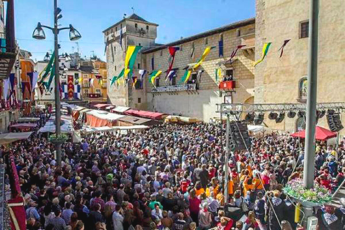 В Косентайна (провинция Аликанте) проходят наиболее масштабные мероприятия ко Дню всех святых. Здесь впервые начали отмечать этот праздник в Испании в 1346 году