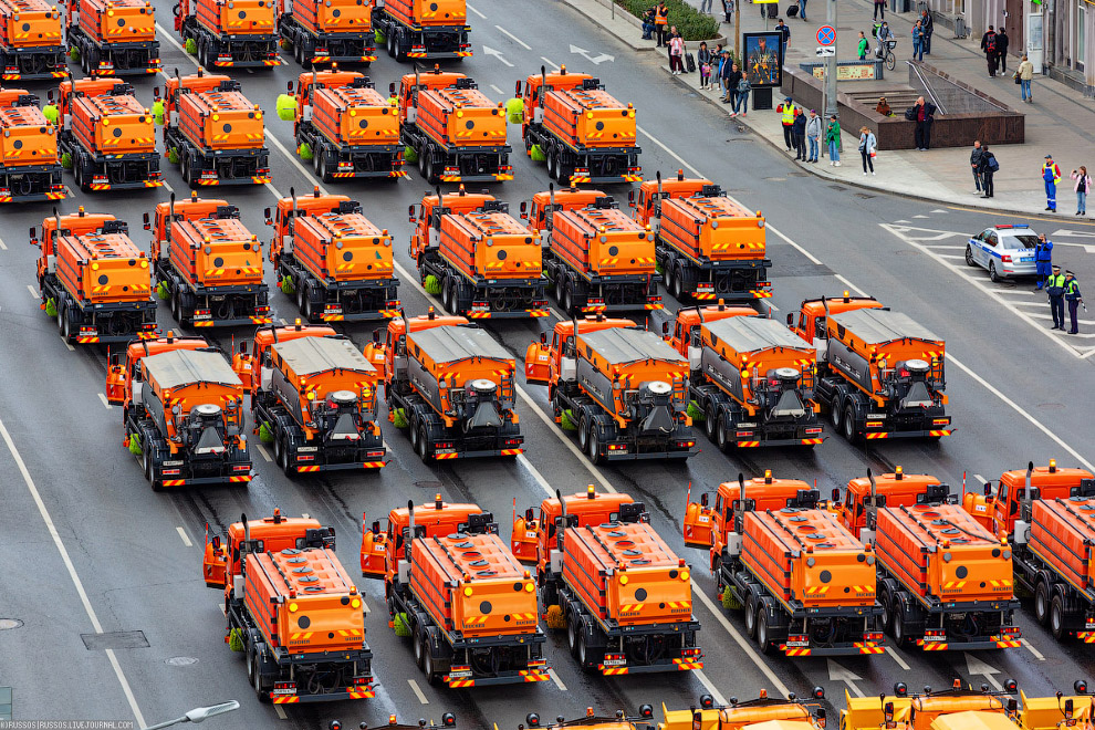 Парад коммунальной техники в Москве 