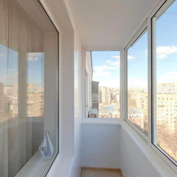 Как остеклить лоджию без потери света советы