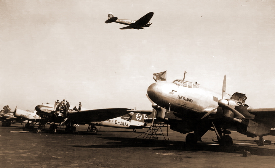 ​«Хейнкели» He 111V-2 «D-ALIX» (на земле) и He 111C-0 «D-AXAV» (в воздухе) с маркировкой «Люфтганзы» использовались для разведки под прикрытием почтовых перевозок - Крылатые предвестники войны | Warspot.ru