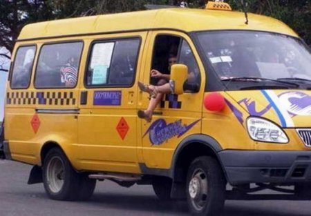 Недавно утром в маршрутном такси я стал невольным свидетелем удивительного диалога