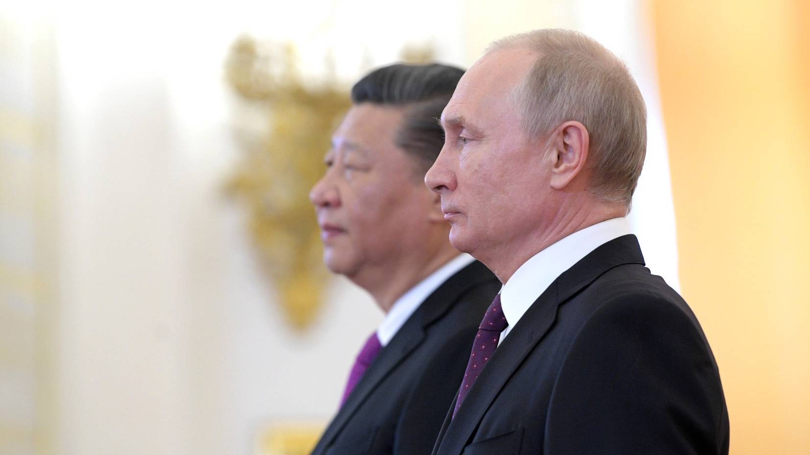 Читатели NYT предрекли России богатое будущее в союзе с Китаем на фоне угасания роли Запада