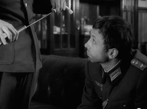 Трость с клинком, которой пользовался разведчик Скорин (О. Даль) в фильме "Вариант "Омега".