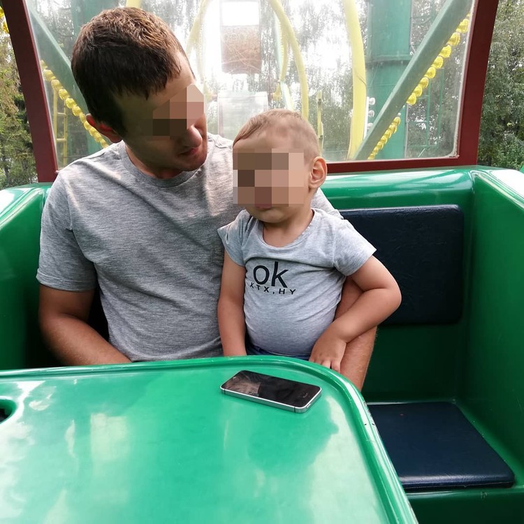 «Жена спалила нас по смс!»: женщина с подругами устроила самосуд над 17-летней любовницей мужа «Жена спалила нас по смс!»: женщина с подругами устроила самосуд над 17-летней любовницей мужа