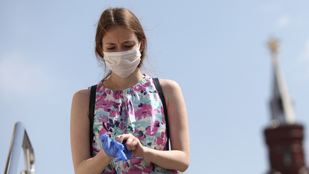 Инфекционист назвал сроки начала новой волны коронавируса в России Общество