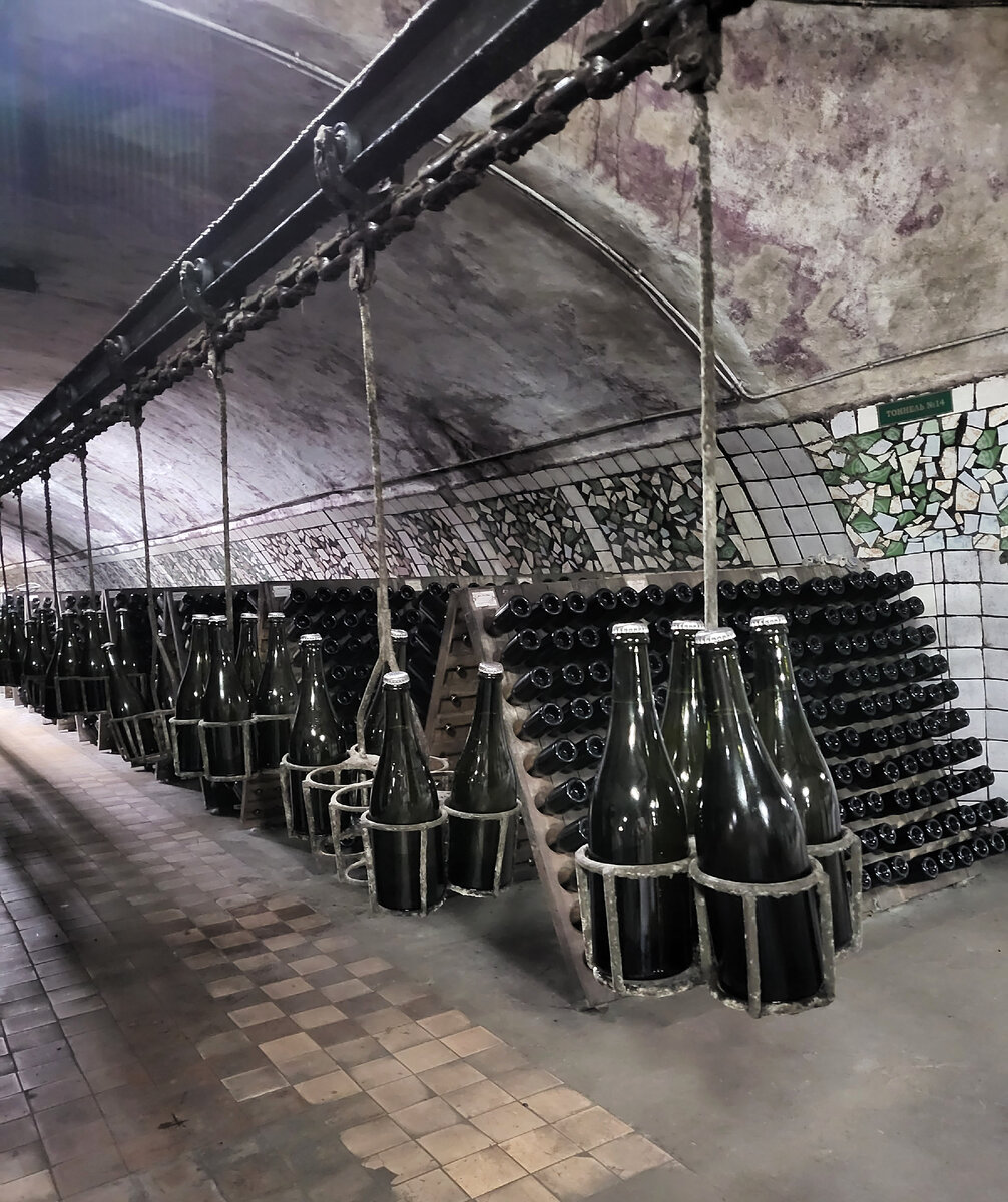 Посещение: август 2023г. «Абрау-Дюрсо» это не только один из крупнейших российских производителей вина с объёмом производства 33 млн.-6