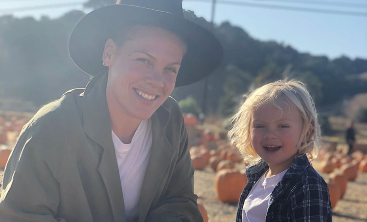 Пинк рассказала, как вместе с 3-летним сыном вылечилась от коронавируса