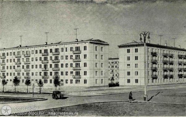 О.. "строительстве хрущевок", решивших "жилищную проблему" в СССР.