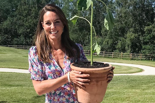 Кейт Миддлтон посетила детский хоспис и посадила растения в его саду