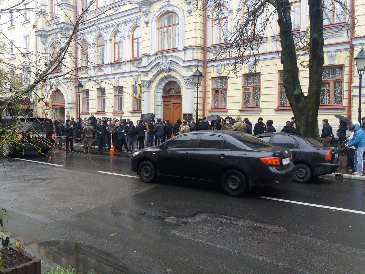 Националисты Киева сбежались на суд – поддержать пограничника, расстрелявшего «сепаров»