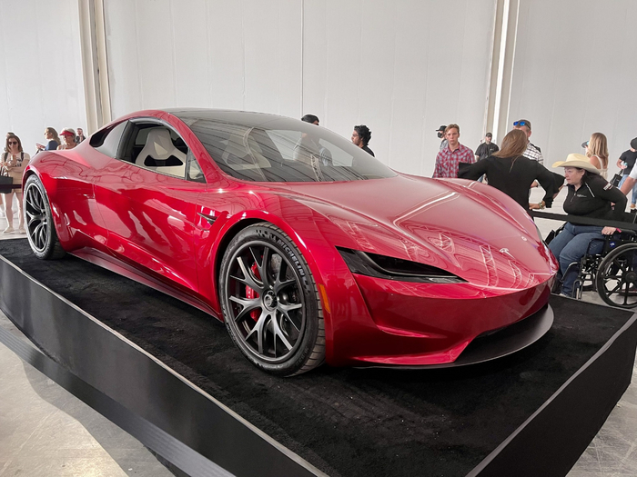 2023-tesla-roadster-reservations-scaled (700x525, 341Kb)