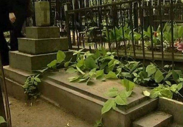 утверждается, что это фото той самой могилы Бормана в Москве